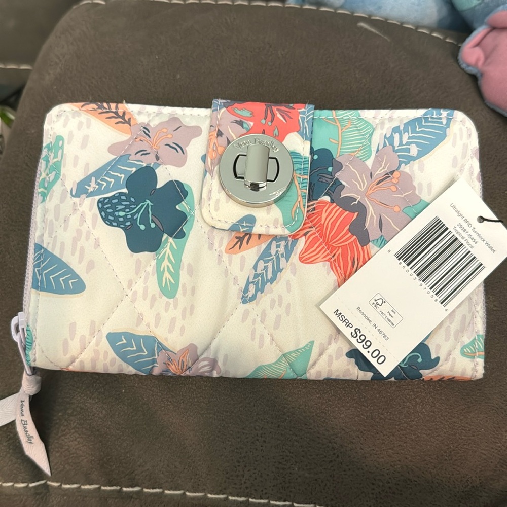 Vera Bradley, ultralight RFID Turnlock Wallet in Tropical Floral